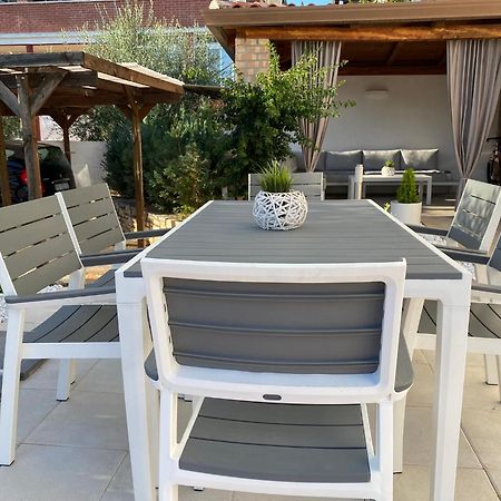 Apartments Roberta Novigrad  Bagian luar foto