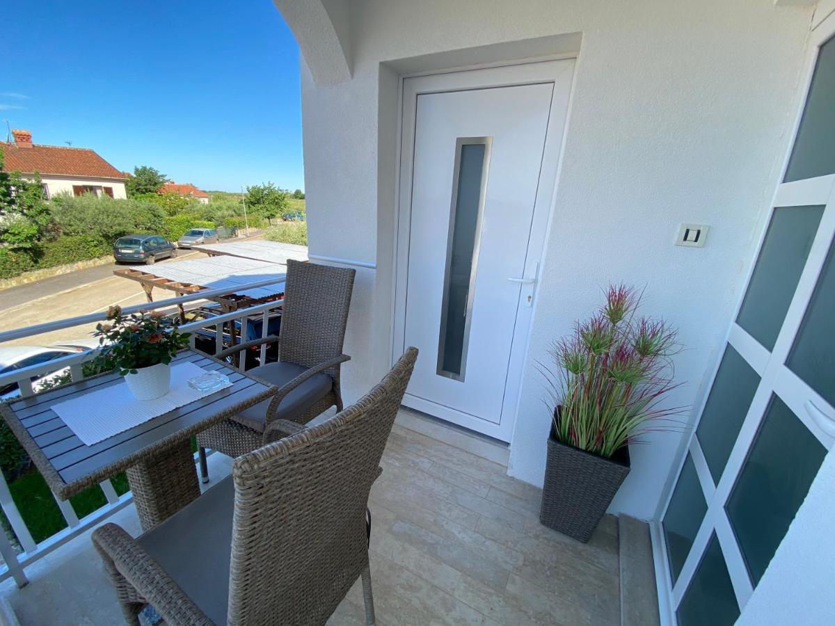 Apartments Roberta Novigrad  Bagian luar foto
